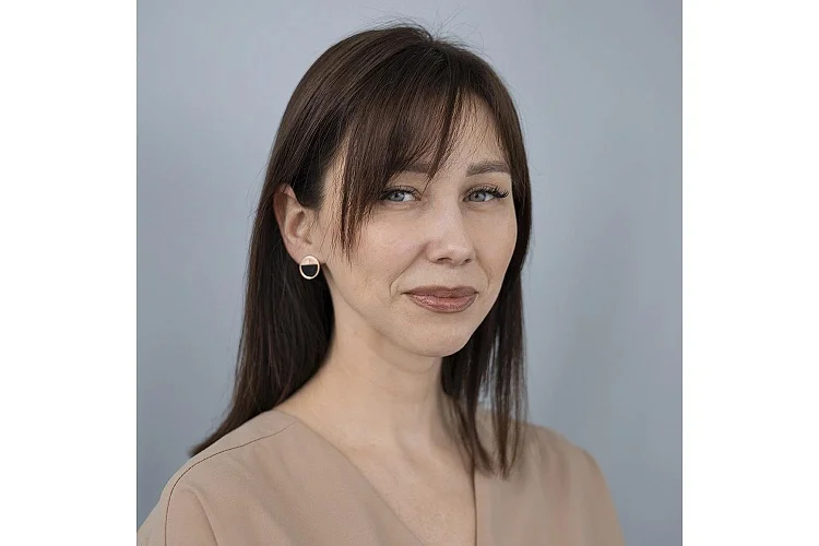 Серьги-пусеты Круги из красного золота с 2 ониксами