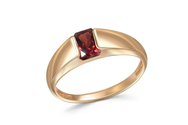 Кольцо из красного золота с гранатом