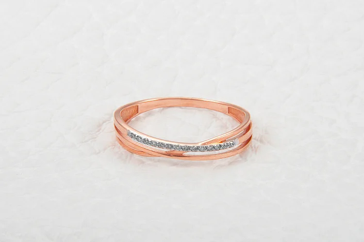 Кольцо из красного золота с 14 бриллиантами