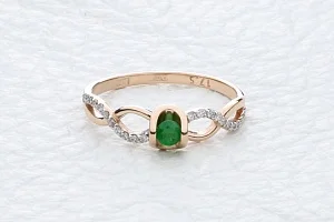 Кольцо из красного золота с изумрудом и 22 бриллиантами