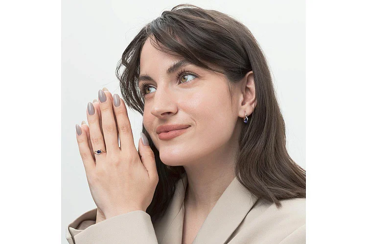 Кольцо из красного золота с сапфиром и 3 бриллиантами