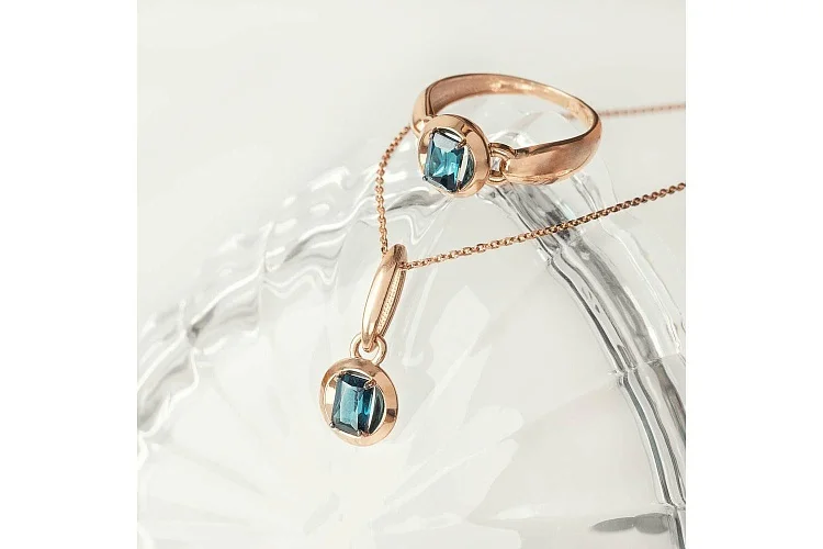 Подвеска из красного золота с ситаллом