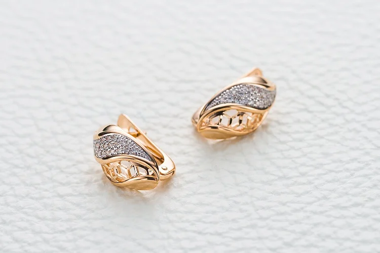 Серьги из красного золота с 38 фианитами