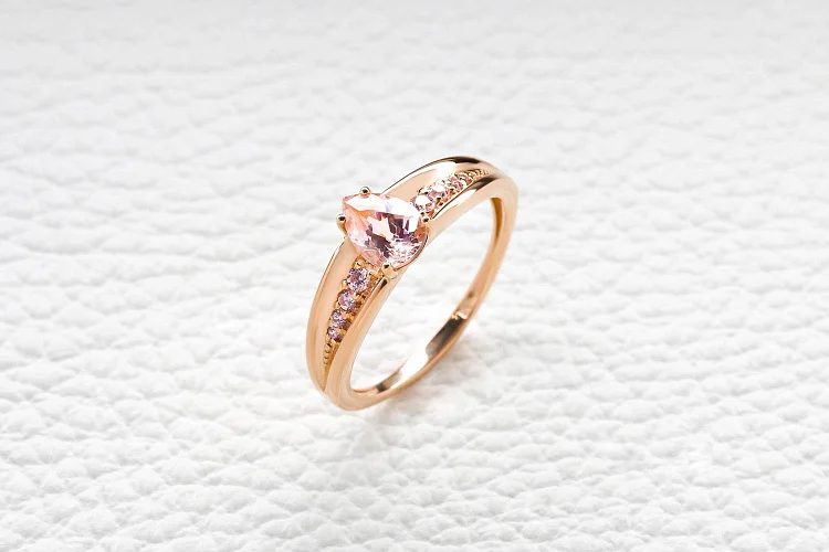 Кольцо из красного золота с ситаллом и 8 фианитами