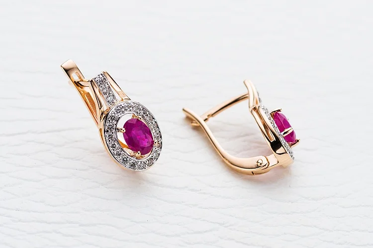 Серьги из красного золота с 2 рубинами и 42 бриллиантами