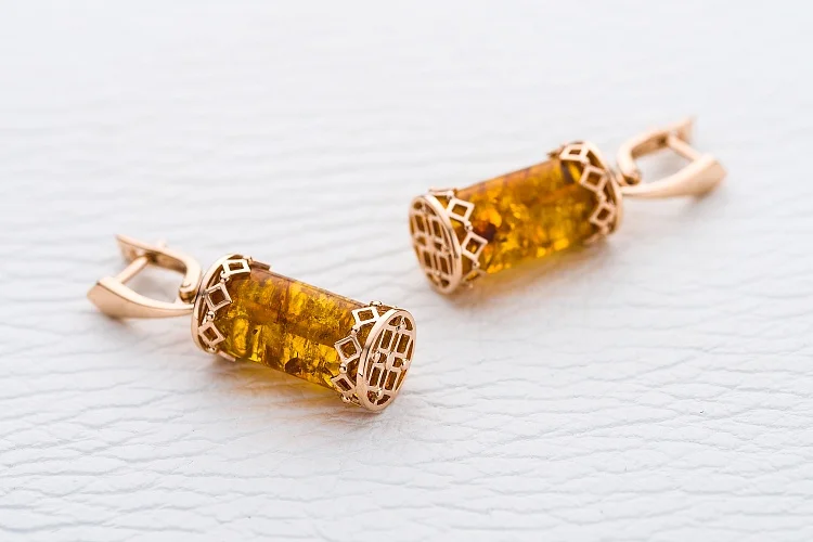 Серьги из красного золота с янтарём