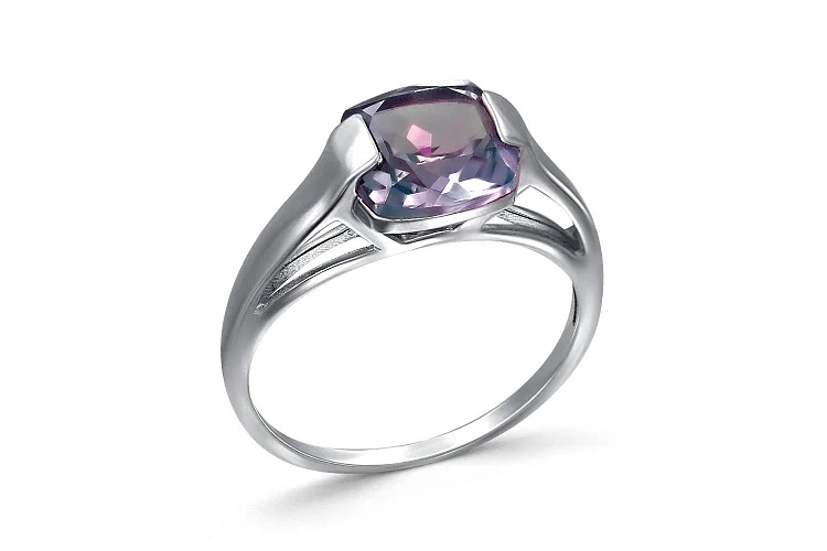Кольцо из белого золота с александритом