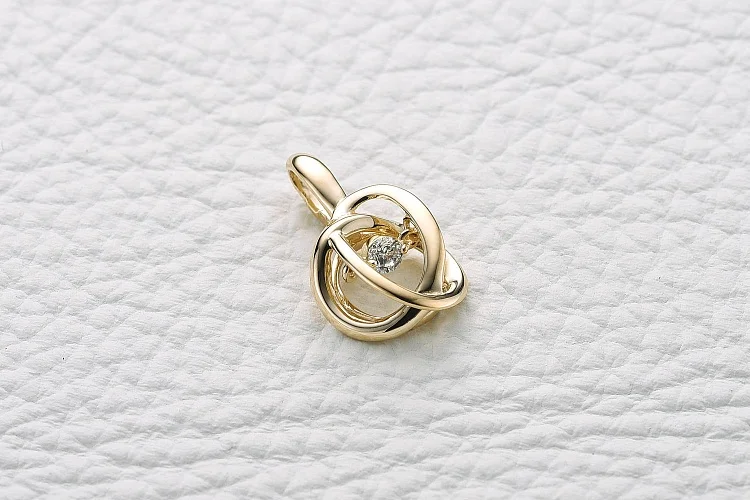 Подвеска из жёлтого золота с фианитом