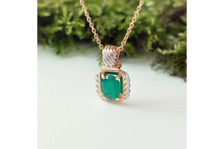 Подвеска из красного золота с хризопразом