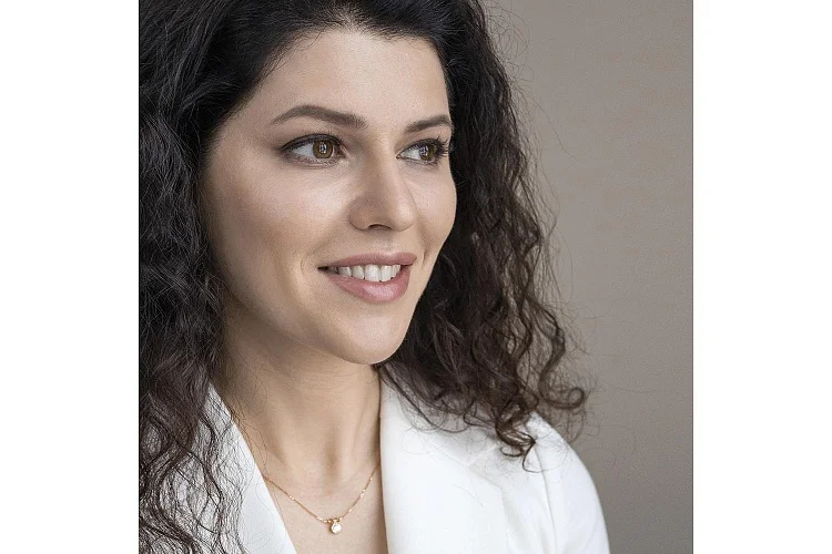 Колье из красного золота с кристаллом swarovski