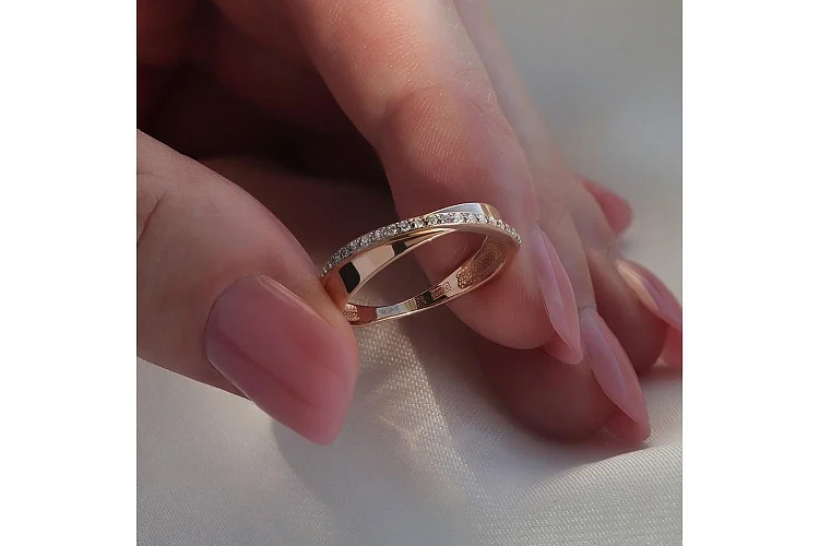 Кольцо Дорожка из красного золота с 17 бриллиантами