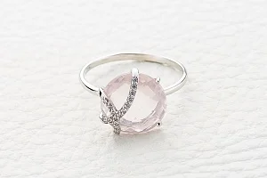 Кольцо из белого золота с кварцем и 16 фианитами