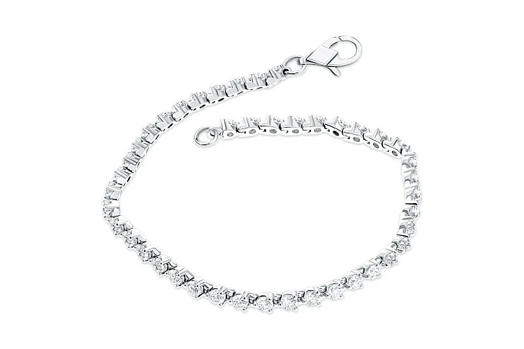 Браслет из белого золота с 40 выращенными бриллиантами