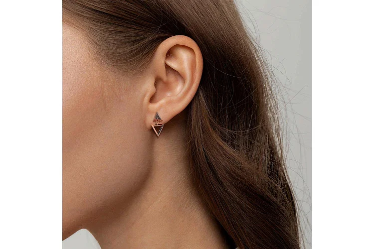 Серьги-пусеты Треугольники из красного золота с 30 фианитами