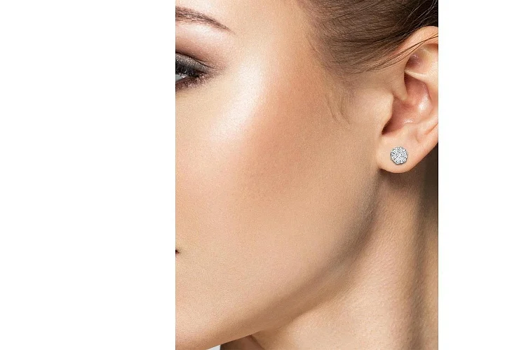 Серьги-пусеты из жёлтого золота с 14 бриллиантами