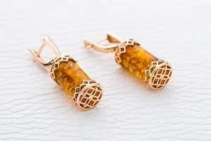Серьги из красного золота с янтарём