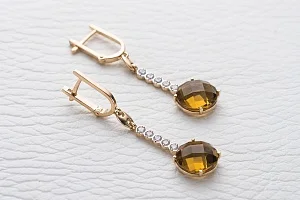 Серьги из красного золота с 2 султанитами и 10 фианитами