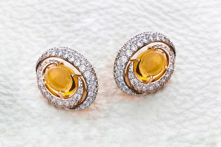 Серьги из красного золота с 2 цитринами и 124 фианитами