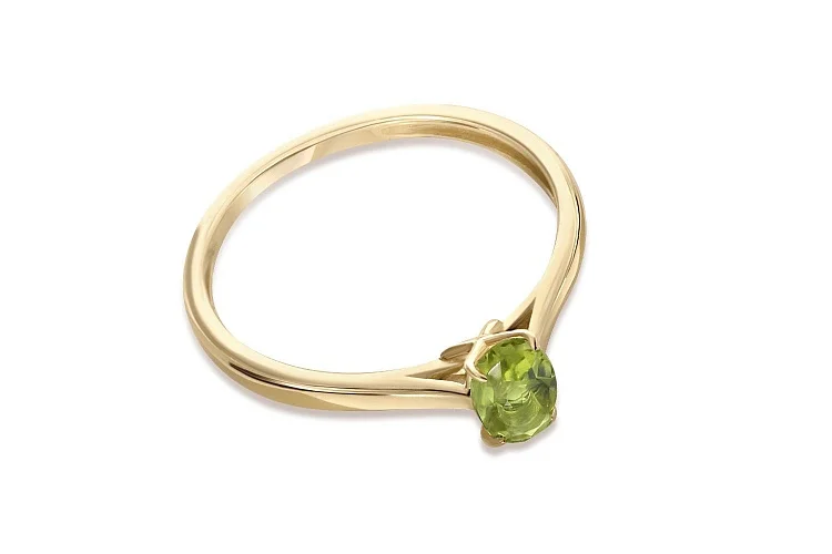 Кольцо из жёлтого золота с хризолитом