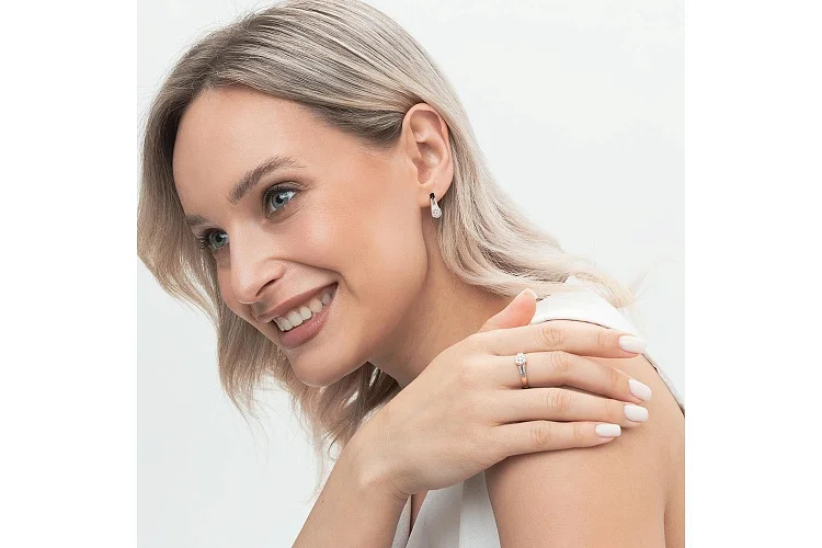 Серьги из красного золота с 26 фианитами