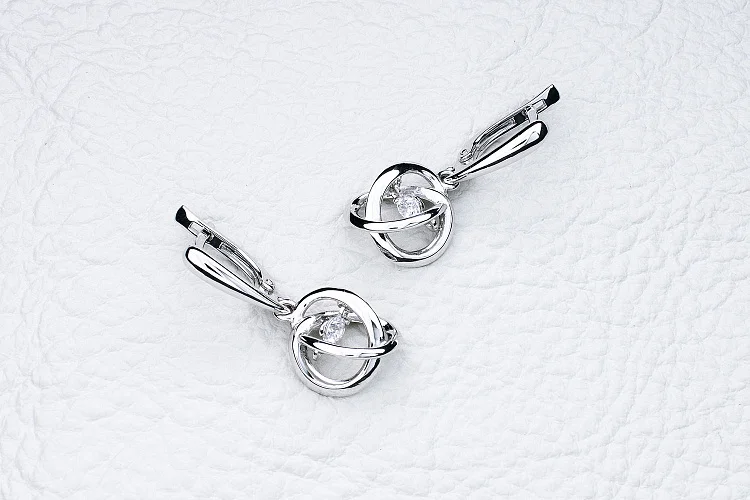 Серьги из белого золота с 2 фианитами