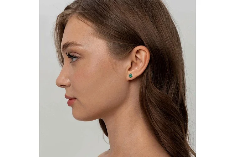 Серьги-пусеты из красного золота с 2 изумрудами