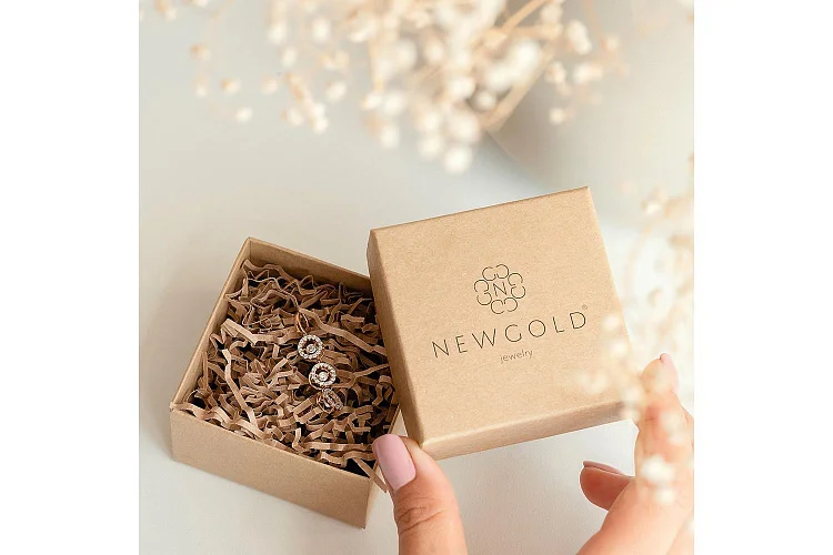 Подвеска из красного золота с 45 фианитами