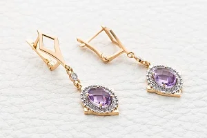 Серьги из красного золота с 2 аметистами и 46 фианитами