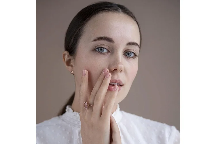 Кольцо из красного золота с ситаллом