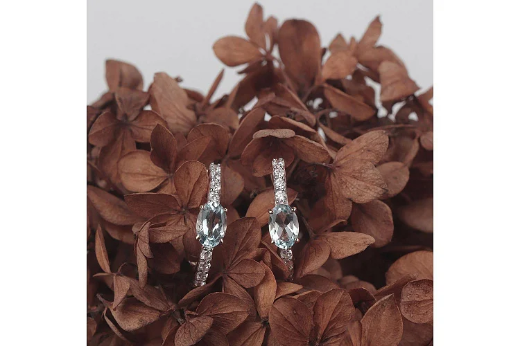 Серьги из красного золота с 2 топазами sky и 16 фианитами