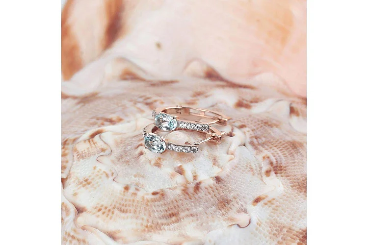 Серьги из красного золота с 2 топазами sky и 16 фианитами