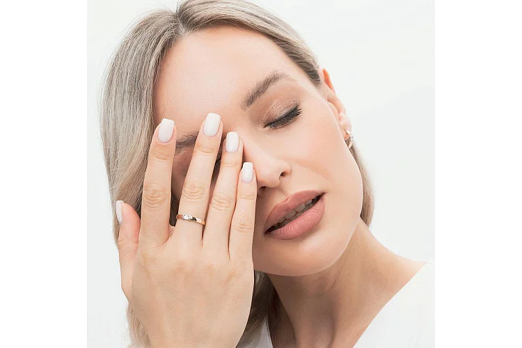 Кольцо из красного золота с бриллиантом