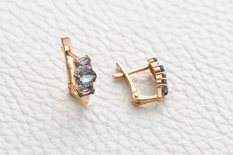 Серьги из красного золота с 6 александритами и 12 фианитами