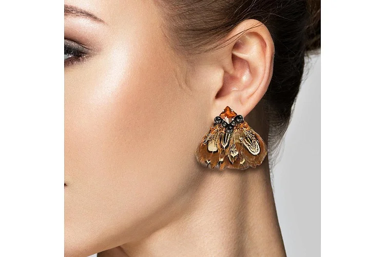 Бижутерные серьги-пусеты Перья фазана коричневый