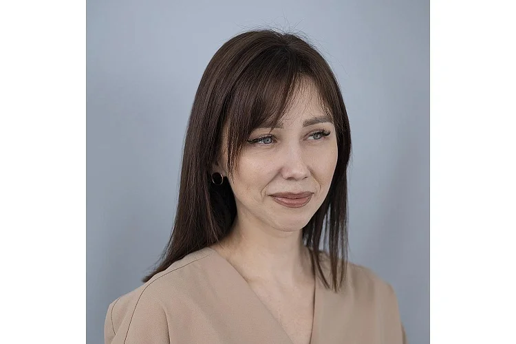 Серьги-пусеты Круги из красного золота с 2 ониксами