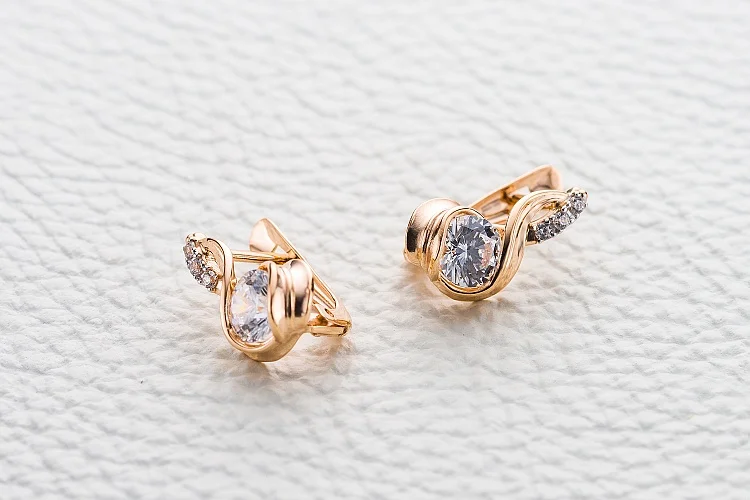 Серьги из красного золота с 8 кристаллами swarovski