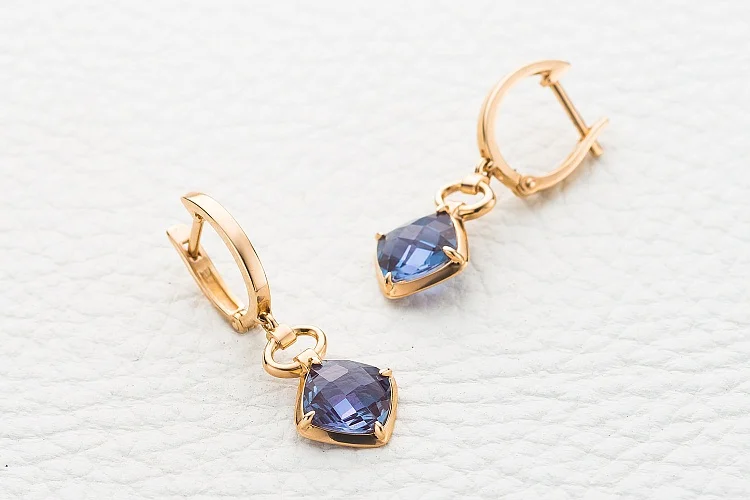 Серьги из красного золота с 2 александритами