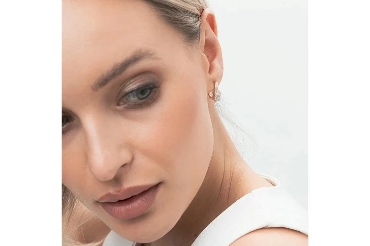 Серьги из красного золота с 26 фианитами