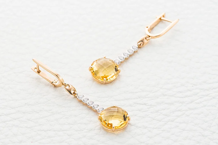 Серьги из красного золота с 2 цитринами и 10 фианитами