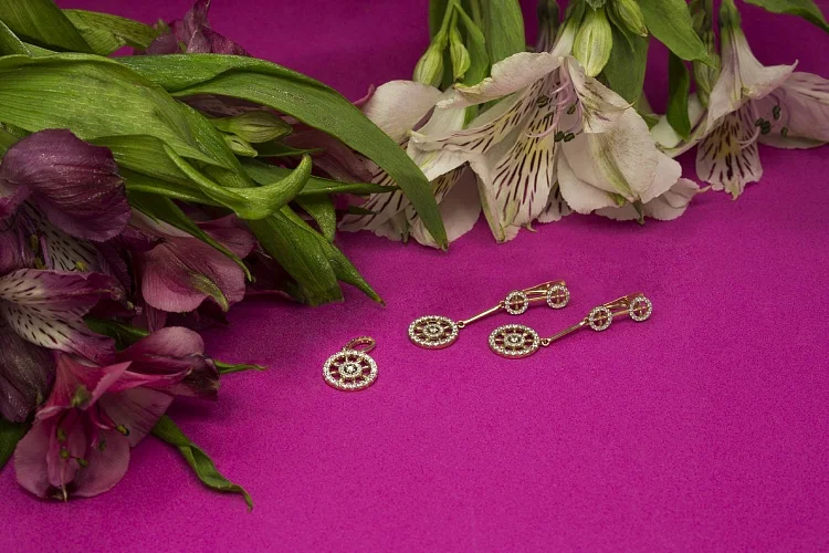 Серьги из красного золота с 126 фианитами