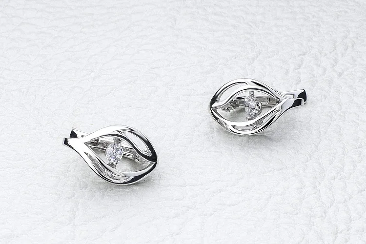 Серьги из белого золота с 2 фианитами