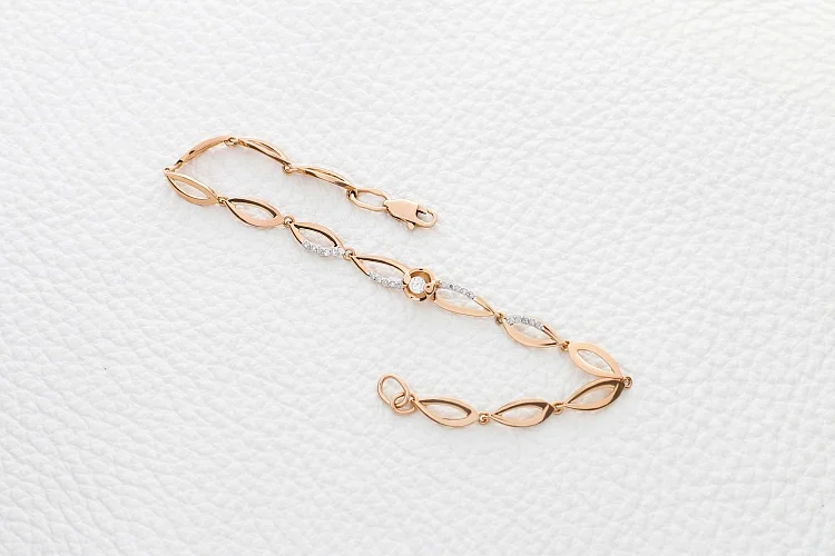 Браслет из красного золота с 21 бриллиантами