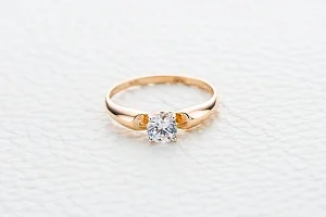 Кольцо из красного золота с кристаллом swarovski