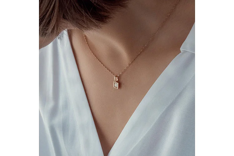 Подвеска Квадрат из красного золота с 9 бриллиантами