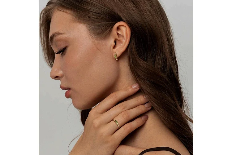 Кольцо из жёлтого золота с 3 хризолитами