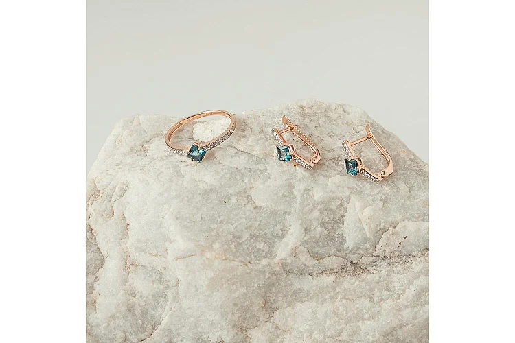 Серьги из красного золота с 2 топазами лондон и 12 фианитами