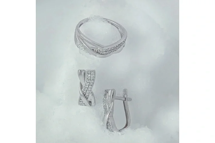 Кольцо из белого золота с 31 бриллиантами