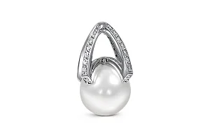 Подвеска из белого золота с жемчугом и 32 фианитами
