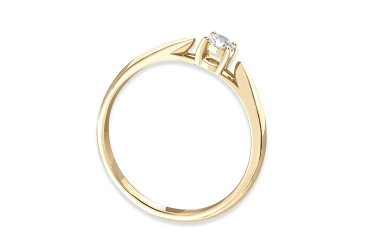 Кольцо из жёлтого золота с выращенным бриллиантом