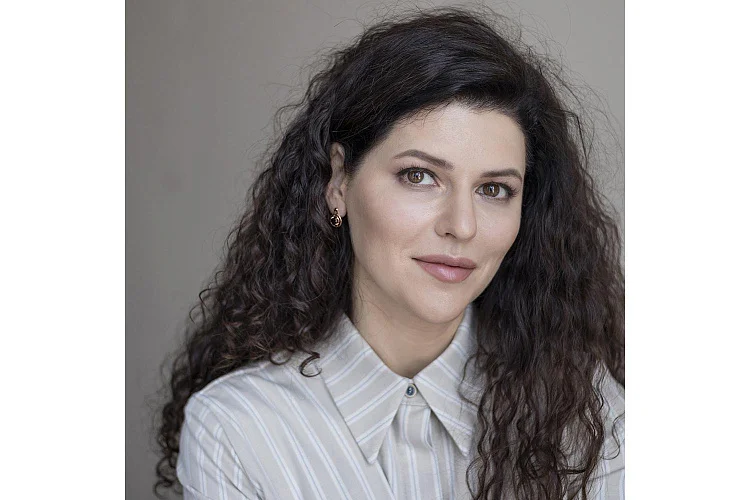 Серьги из красного золота с 2 раухтопазами